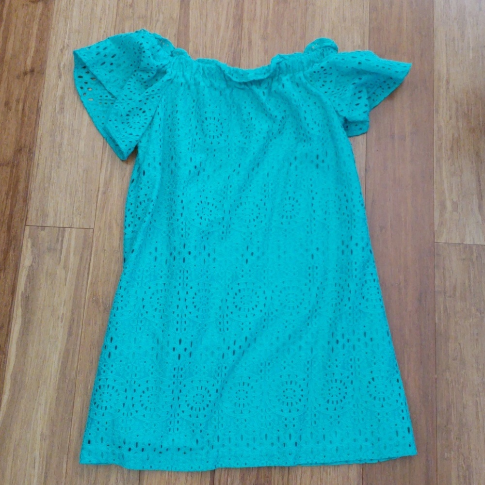 Gorgeous off shoulder summer dress!